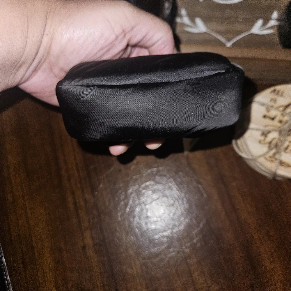 Tory Burch Britten Nylon Puffy Card Case Black Silver - Picture 3 of 5